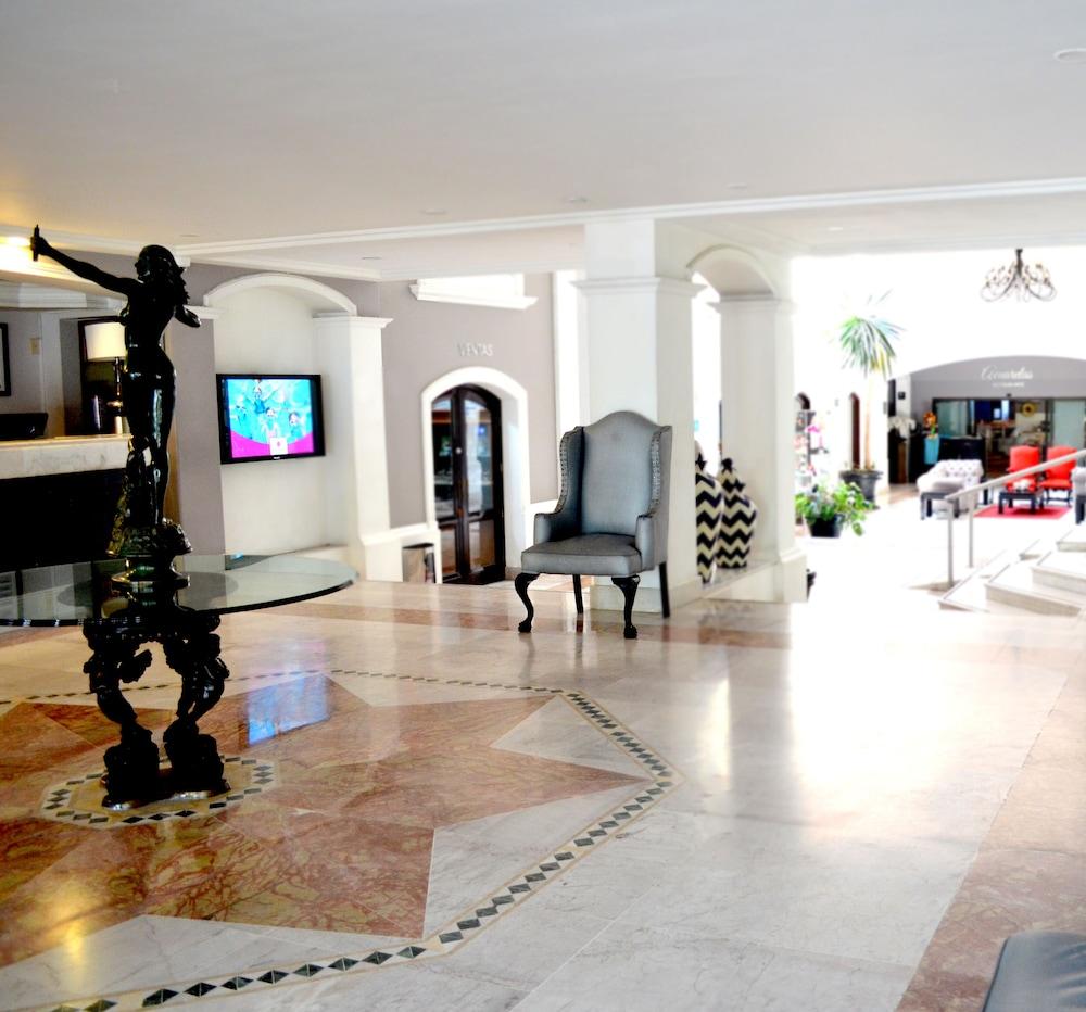 Plaza Camelinas Hotel Querétaro Esterno foto