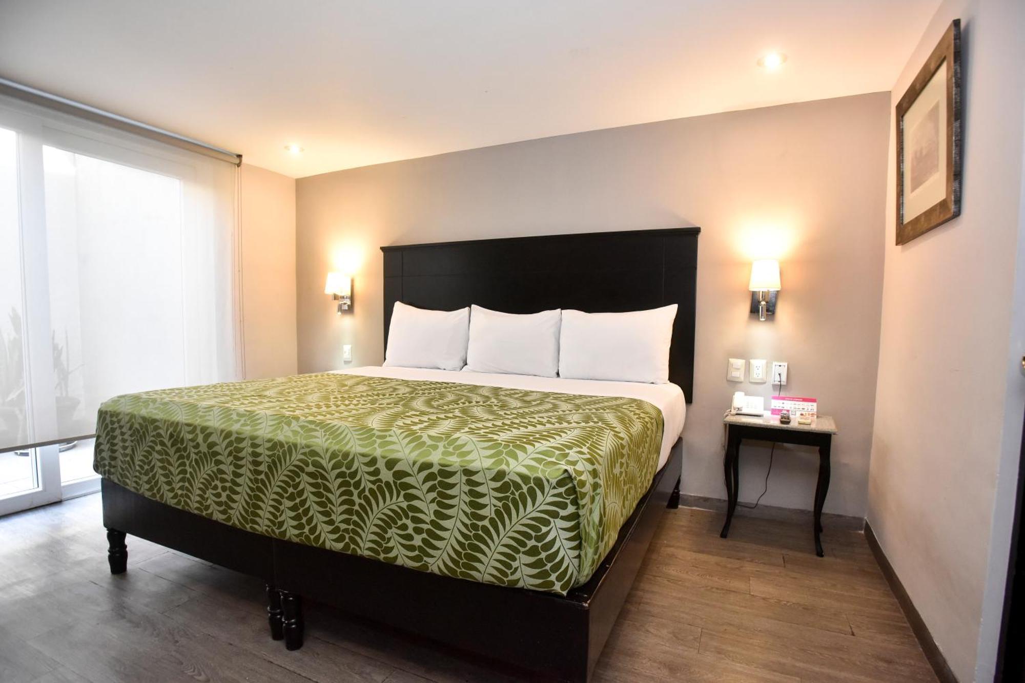 Plaza Camelinas Hotel Querétaro Esterno foto
